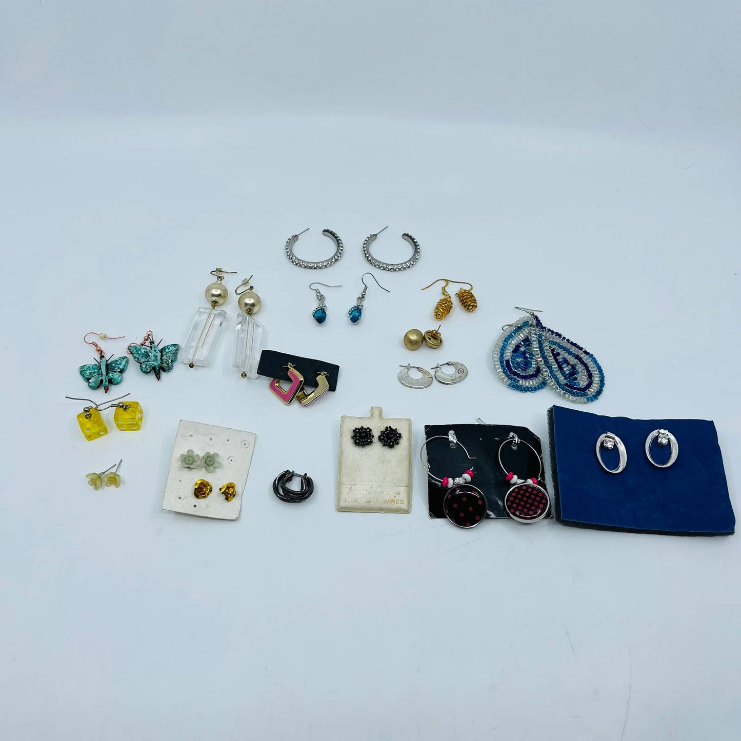 Vintage Lot of 17 Pairs of Costume Jewelry Earrings Earrings SB7
