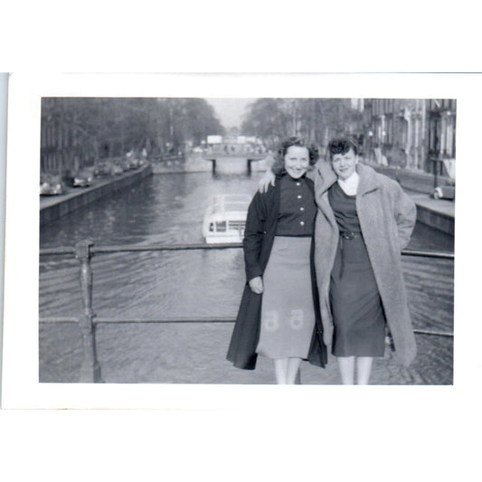 Amsterdam Queens - Ladies Pose on Bridge c1954 Army Photo AF1-AP5