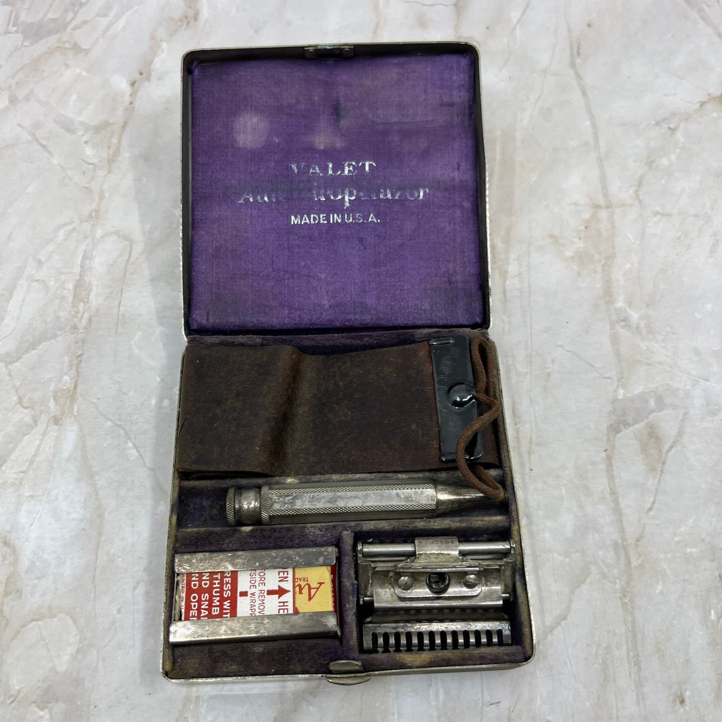 Antique Valet Auto Strop Razor in Original Metal Case Shaving Kit TI9