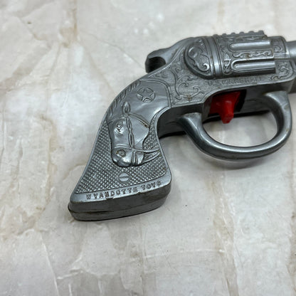 Vintage Plastic Toy Cowboy Pistol Wyandotte Toys UDA TI9-2