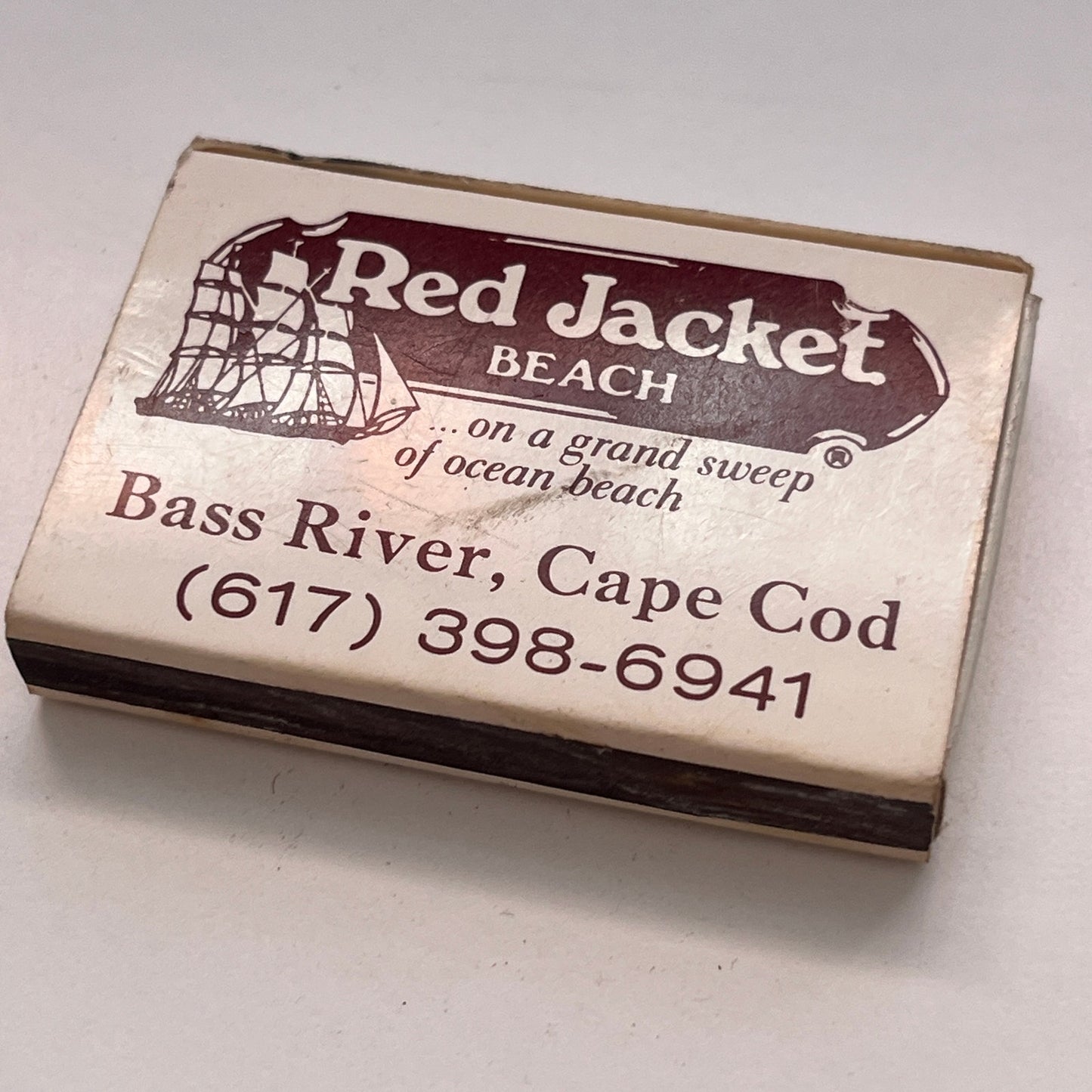 Red Jacket Mountain View North Conway, Beach Cape Cod Vintage Matchbox TB6-MB3