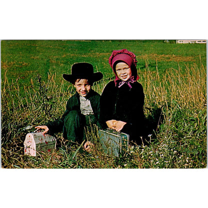 Amish Boy and Girl Dressed in School Clothing PA Dutch Vintage Postcard PD4