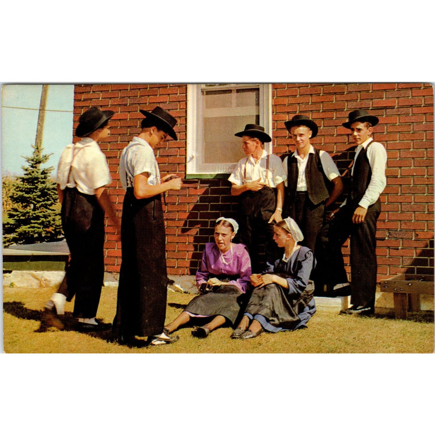 Group of Amish Girls and Boys Pennsylvania Dutch Country Vintage Postcard PD4