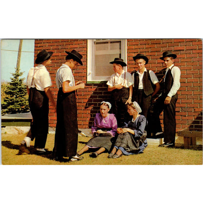 Group of Amish Girls and Boys Pennsylvania Dutch Country Vintage Postcard PD4