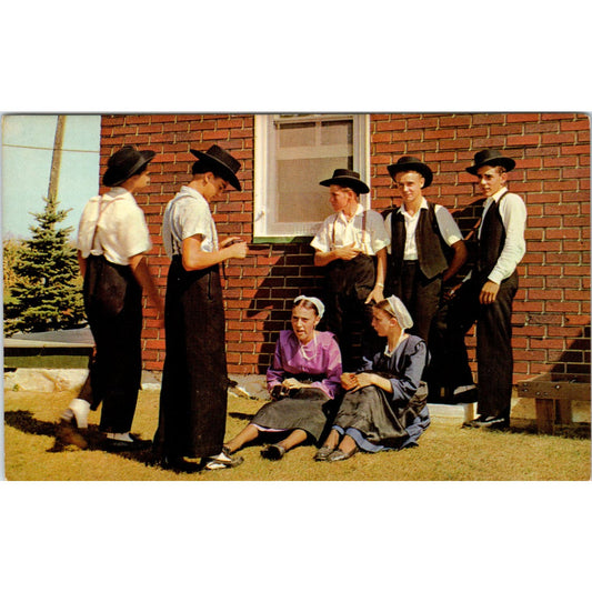 Group of Amish Girls and Boys Pennsylvania Dutch Country Vintage Postcard PD4
