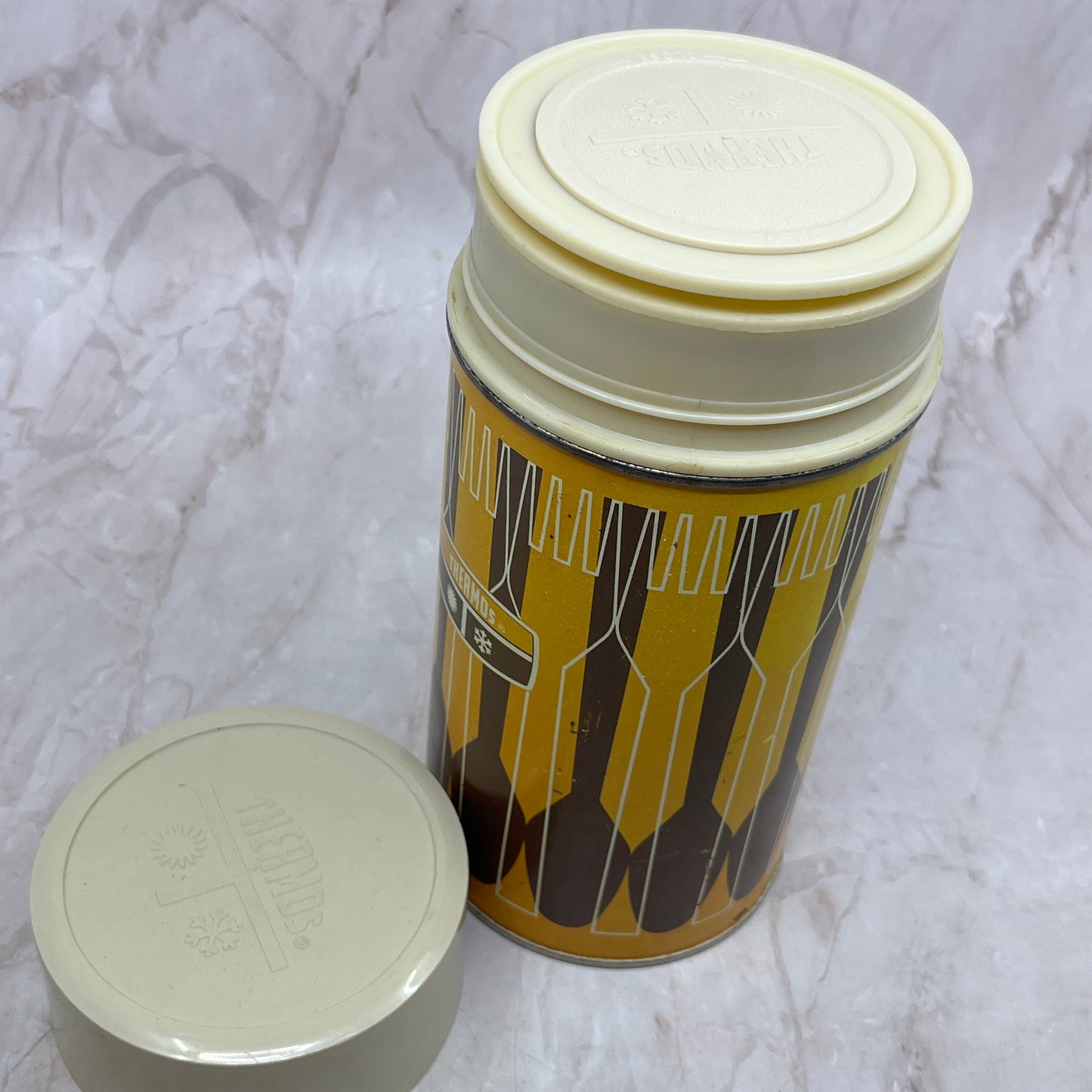 Vintage 1971 King-Seeley Thermos, Pint Size, Geometric Design Used TF4