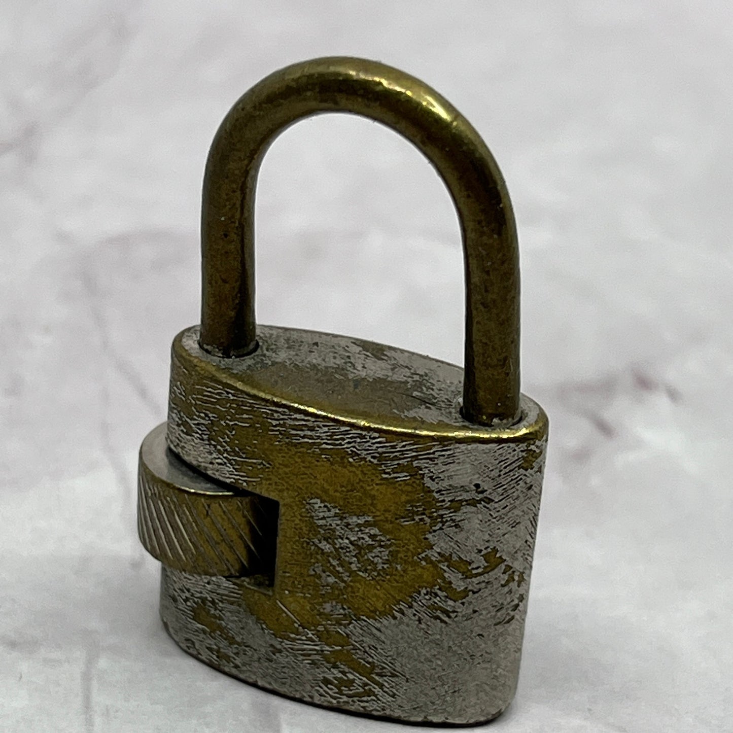 Vintage Small Metal Twist-Lock Padlock Lock SE2