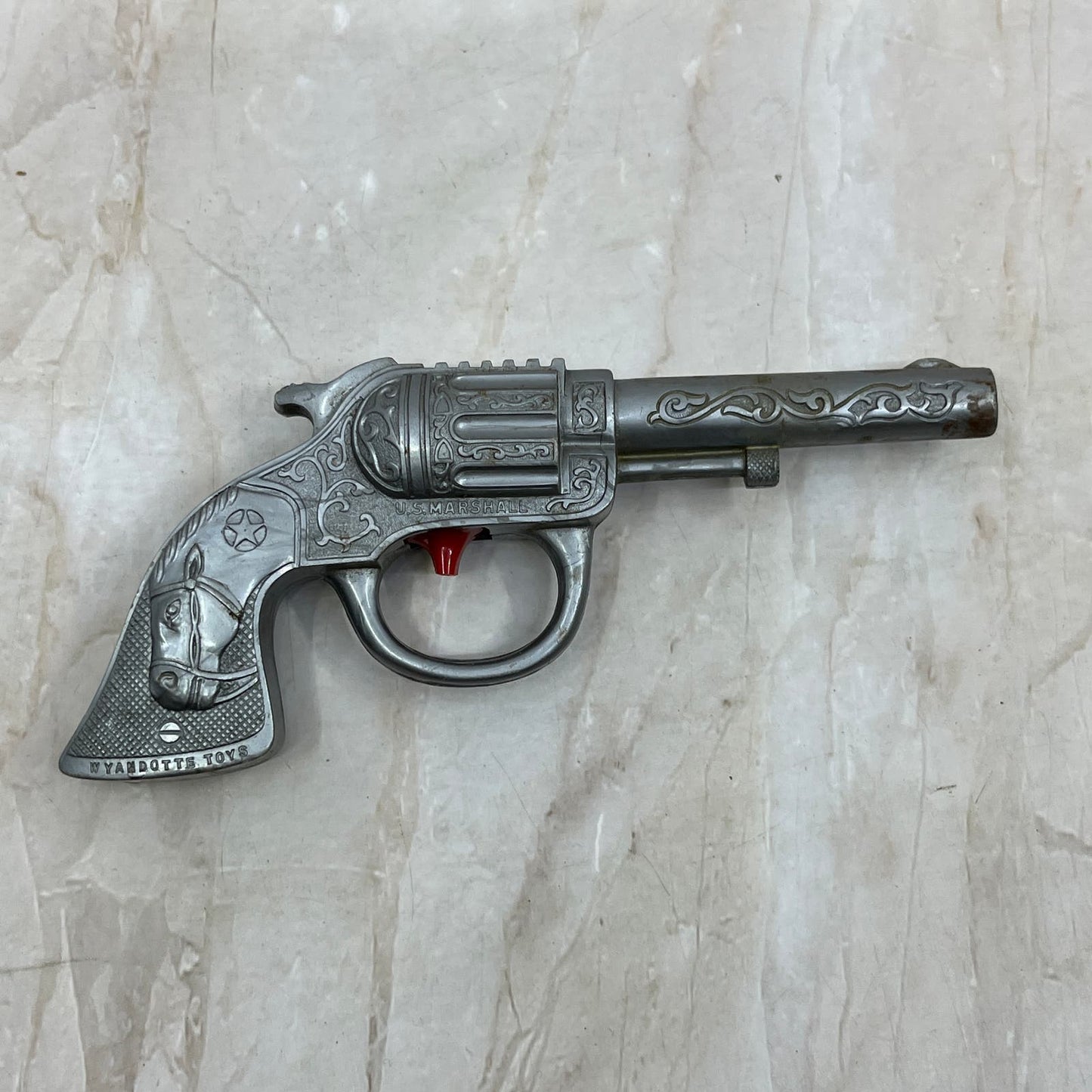Vintage Plastic Toy Cowboy Pistol Wyandotte Toys UDA TI9-2