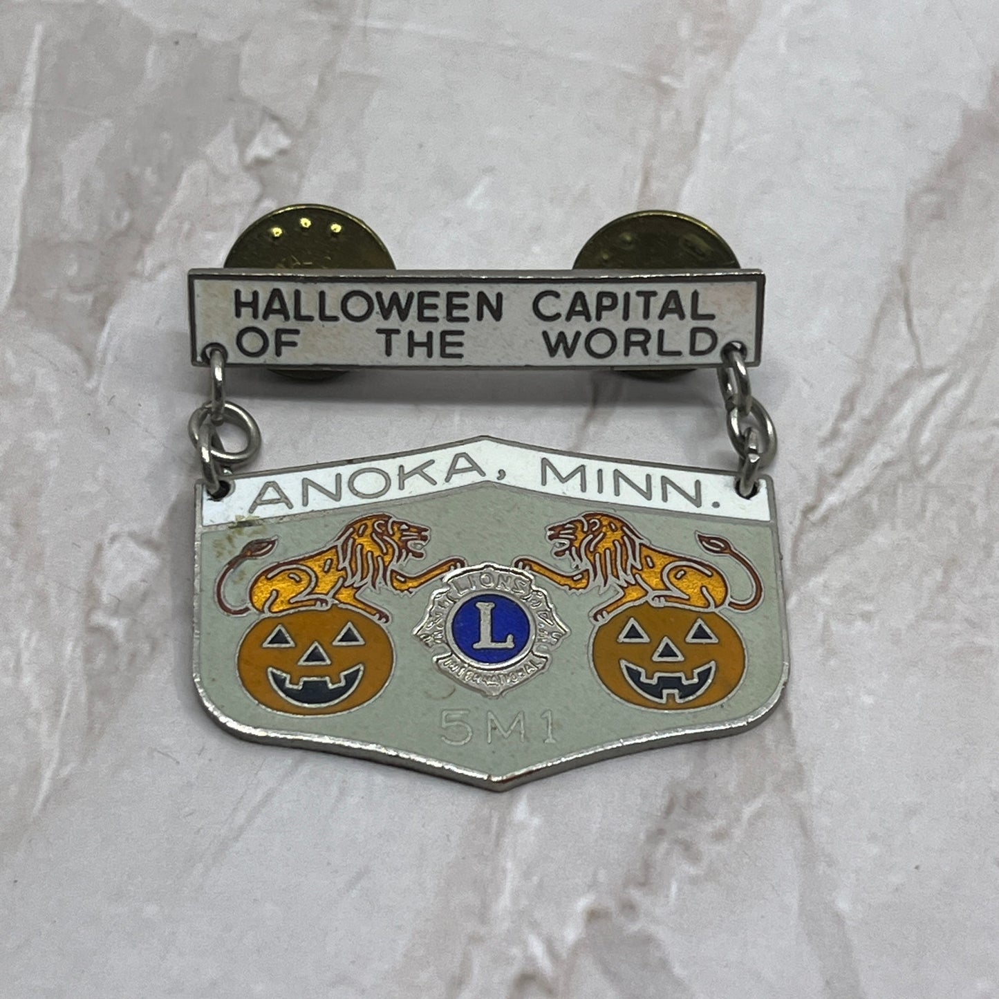 Vintage Lions Club Anoka MN 5M1 Halloween Capital Jack-O-Lantern Lapel Pin SB3