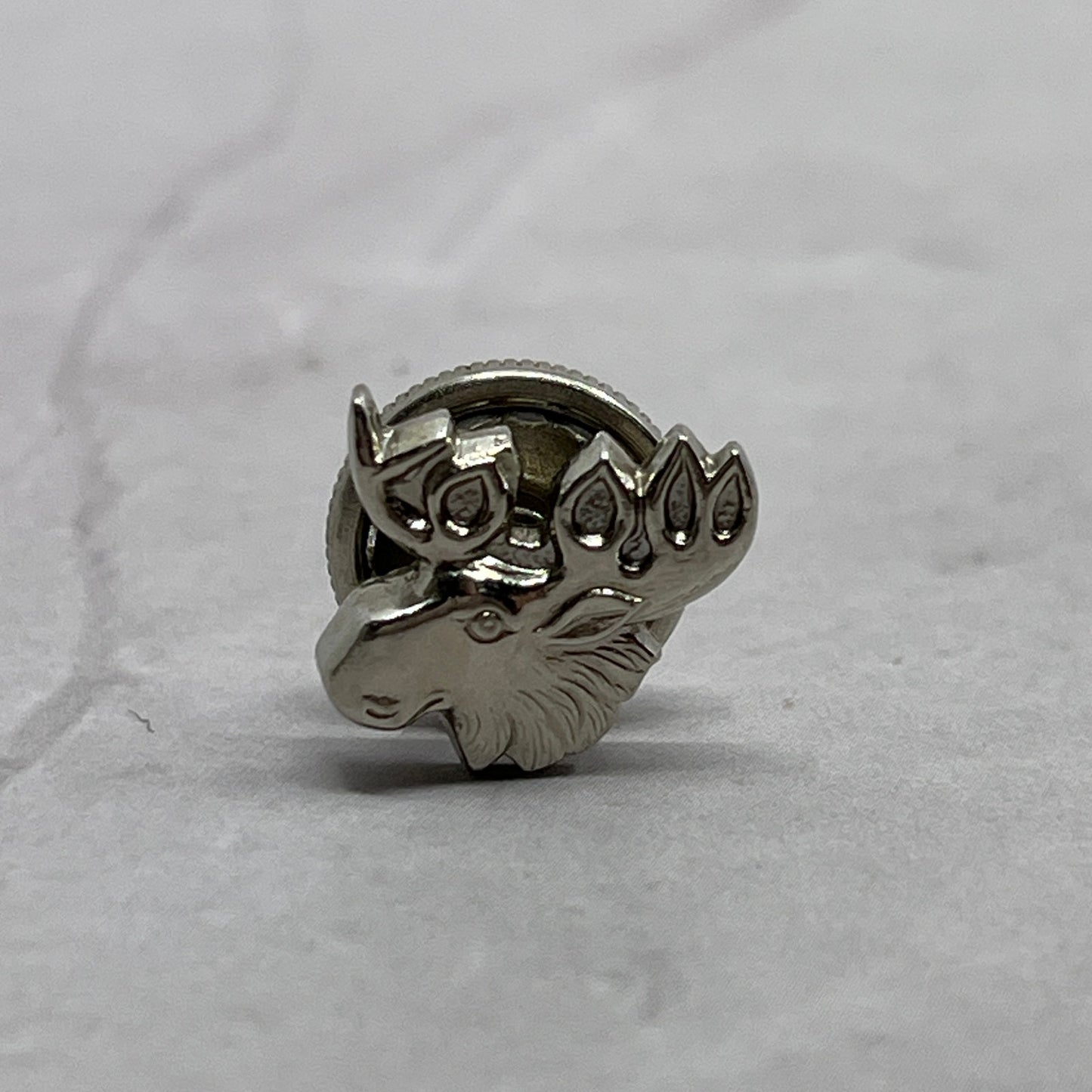 Vintage Silver Tone Moose Head Lapel Pin Pinback Button SB7-SPB