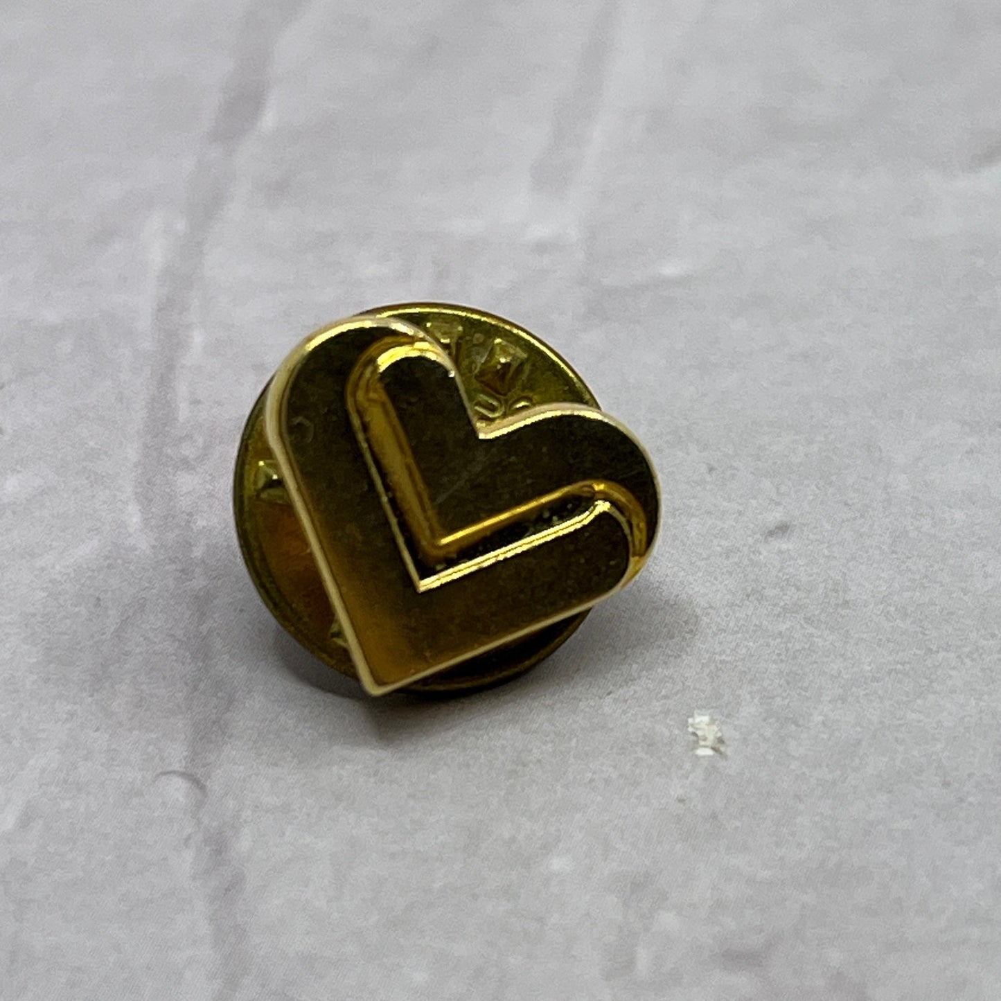 Vintage Gold Tone Heart Lapel Pin Pinback Button SB7-SPB