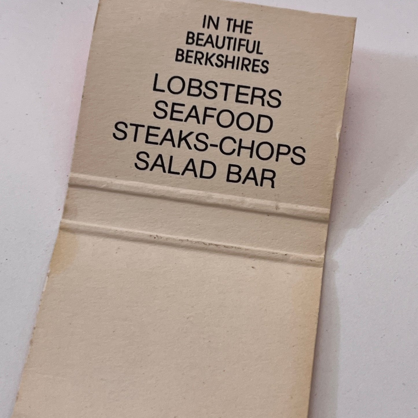 Captain's Table Restaurant Williamstown MA Vintage Matchbook Cover TB6-MB1-9