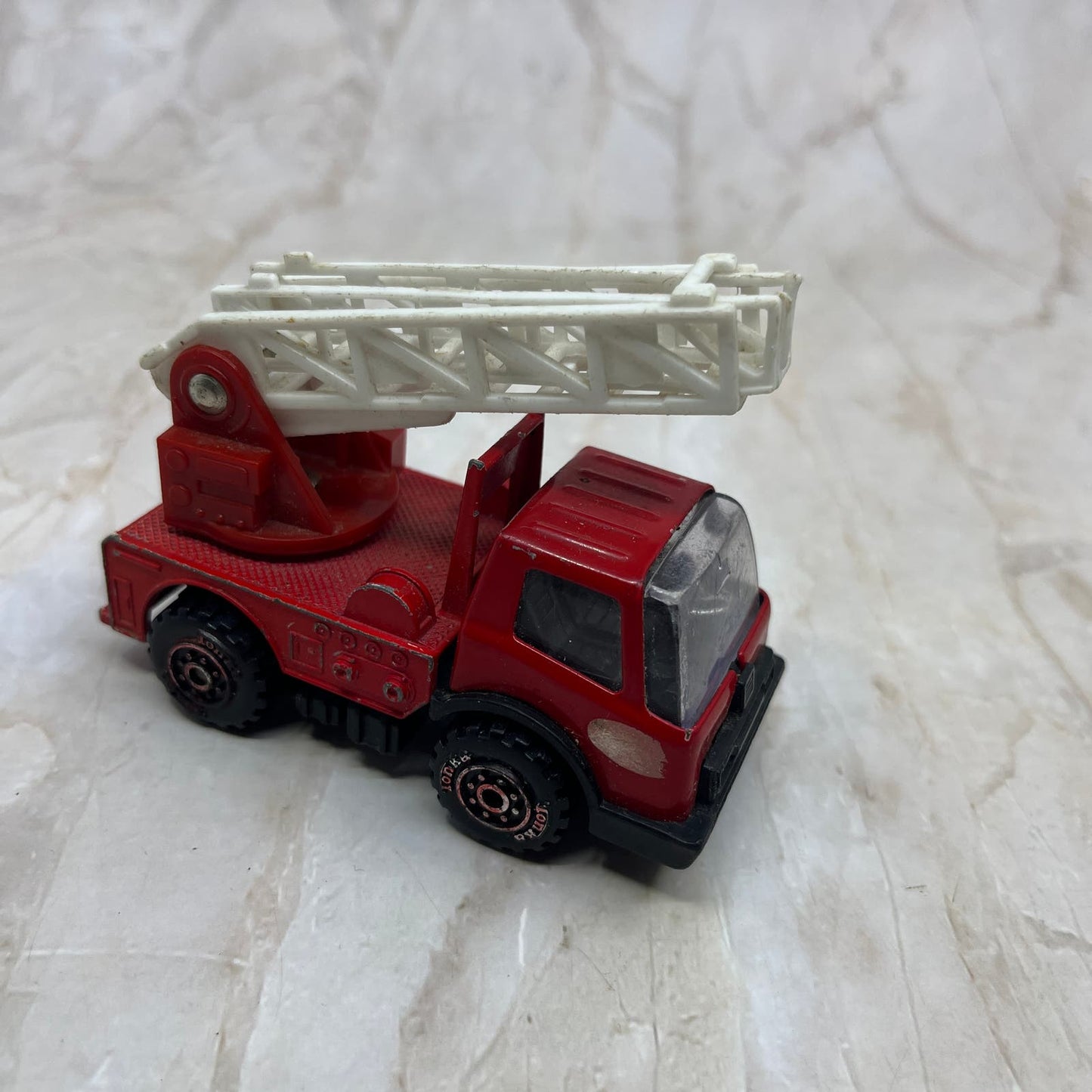 Tonka Fire Truck Ladder VTG  Small Red W/ white Ladder Japan diecast toy TH5