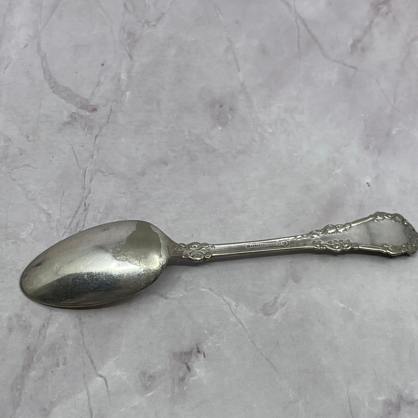 1847 Roger Bros A1 Berkshire Teaspoon Spoon 5.75" Vintage Silverplate TC5-OS-9