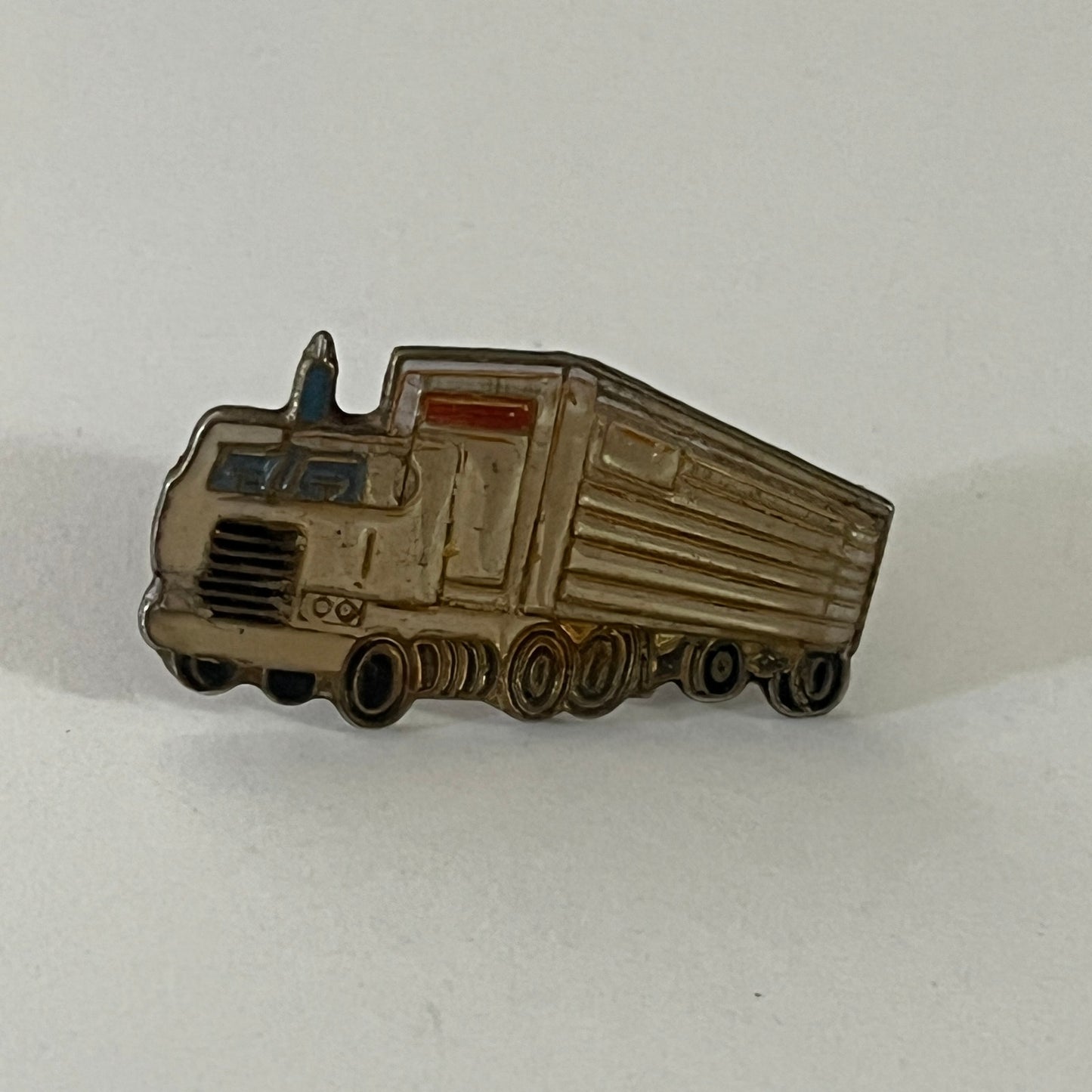 Semi Truck Tractor Trailer White Vintage Lapel Pin Enamel Pinback Button SE9