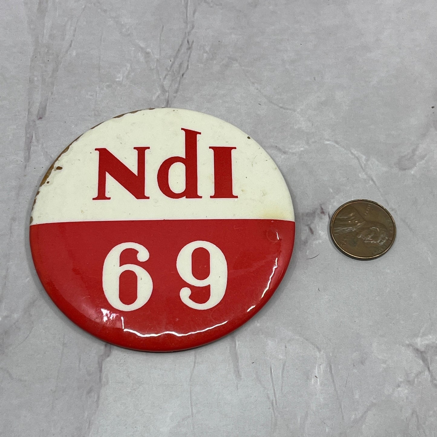 NdI 69 Vintage Pinback Button (Broken Back) TC5-PB