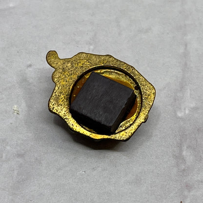 Vintage Gold Tone Potbelly Stove Magnet SB7