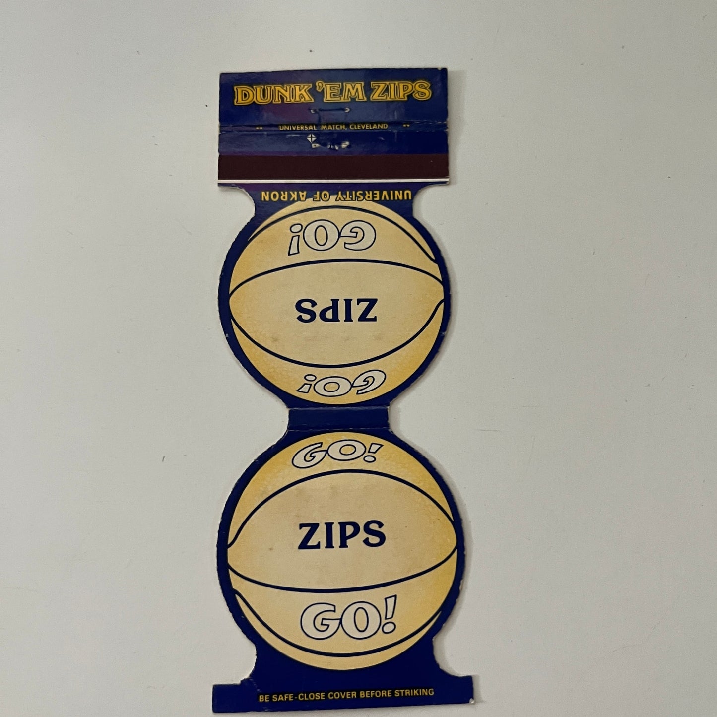 University of Akron Zips Basketball 1977-78 Schedule Vtg Matchbook Cover SC4-R8