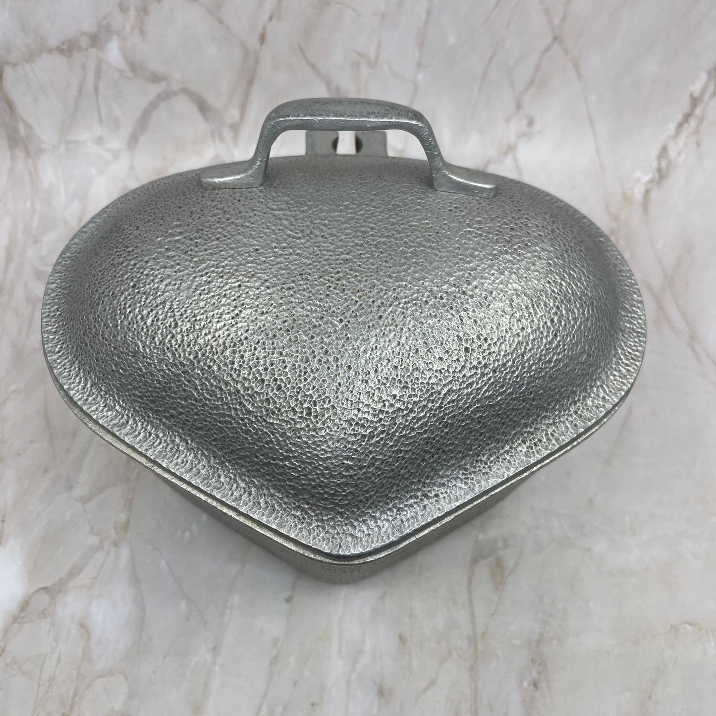 1930s Century Silver Seal Hammered Cast Aluminum Triangle Heart Pot & Lid TH5