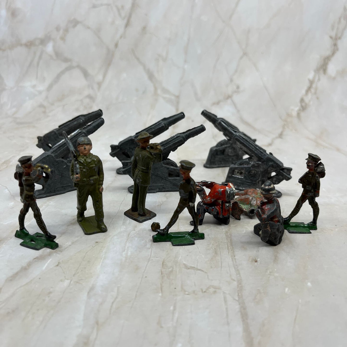 Huge Lot of Vintage Lead Metal Toy Soldiers and Artillery TD5
