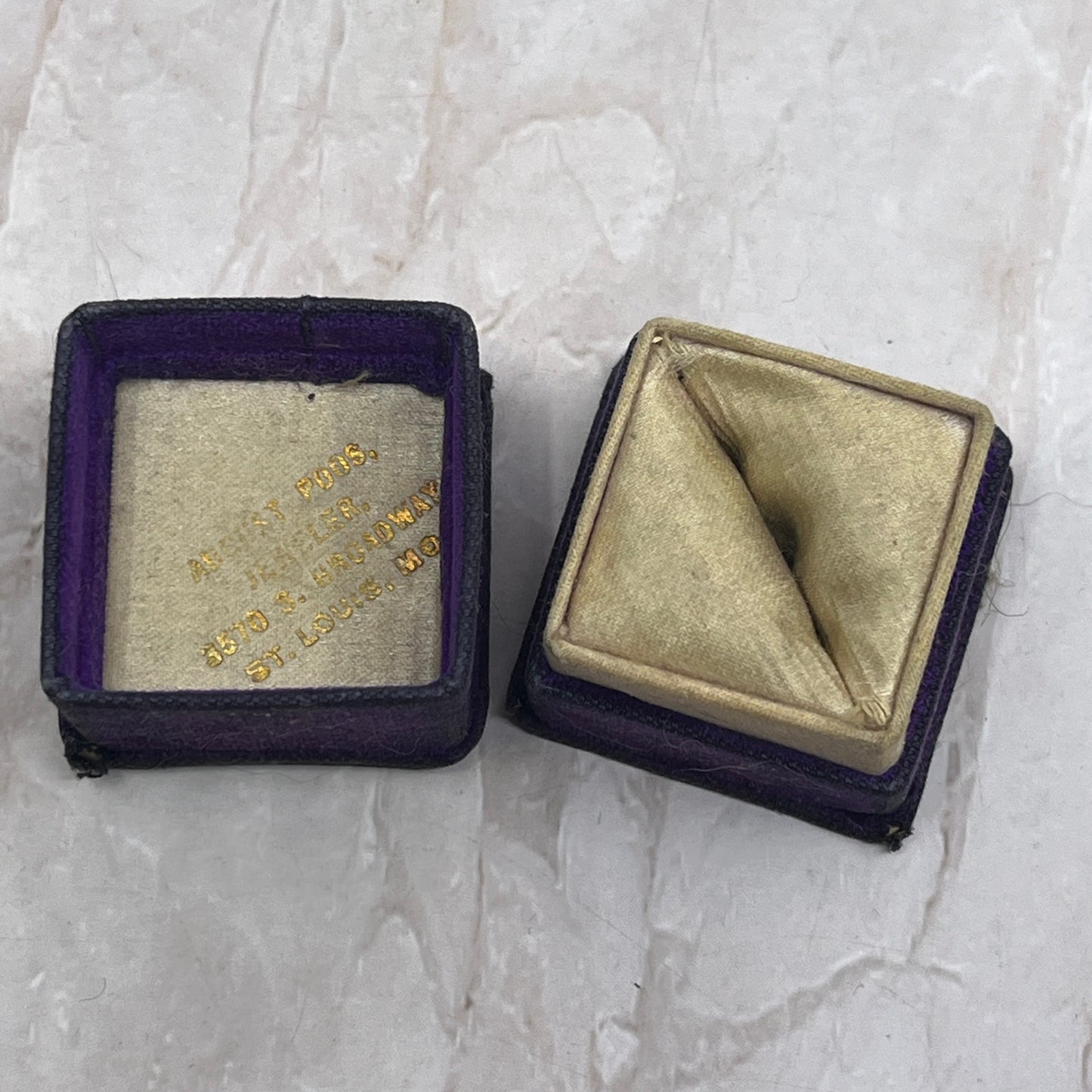 August Poos Jeweler Ring Box St. Louis MO SB3