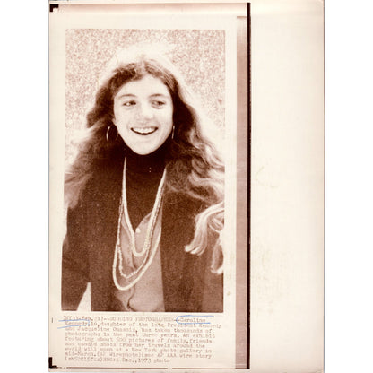 Caroline Kennedy Budding Photographer 1973 8x10 Original Press Photo D1-P