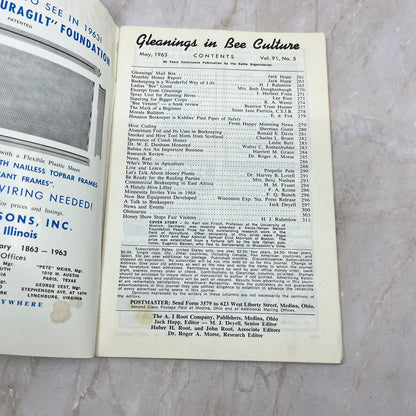 1963 May Gleanings in Bee Culture Magazine Bees Beekeeping Honey TD7