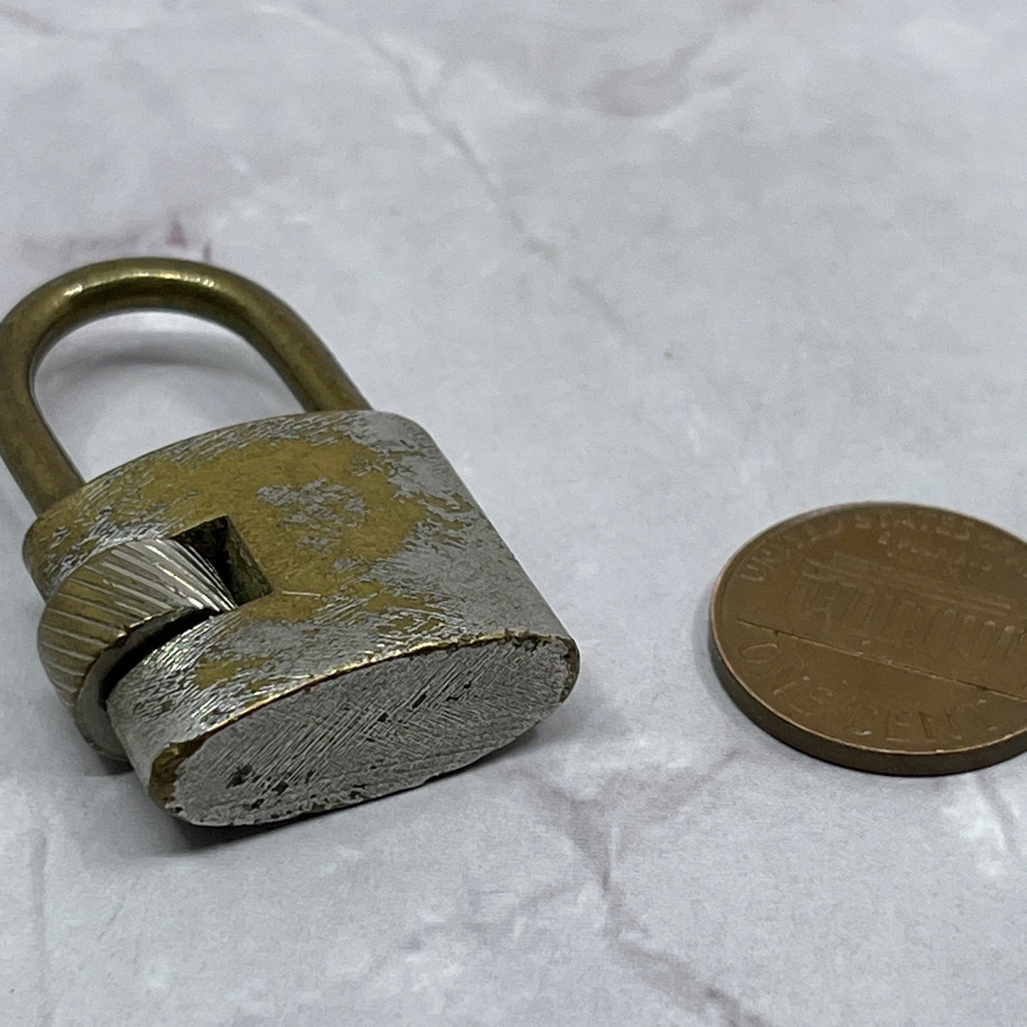 Vintage Small Metal Twist-Lock Padlock Lock SE2