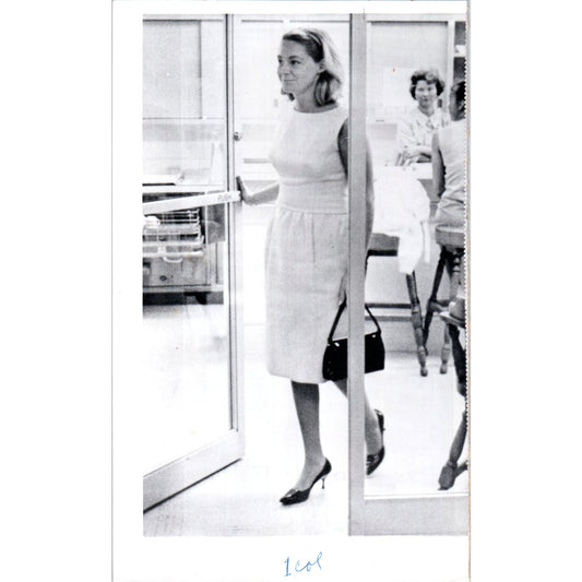 Mrs. Edward Kennedy After Plane Crash 1964 6x10 Original Press Photo D1-P