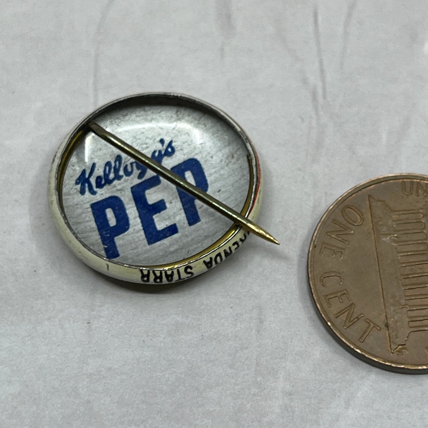 1946 Kellogg's Pep Pin Brenda Starr Comic Pinback Button Cereal Premium SE2