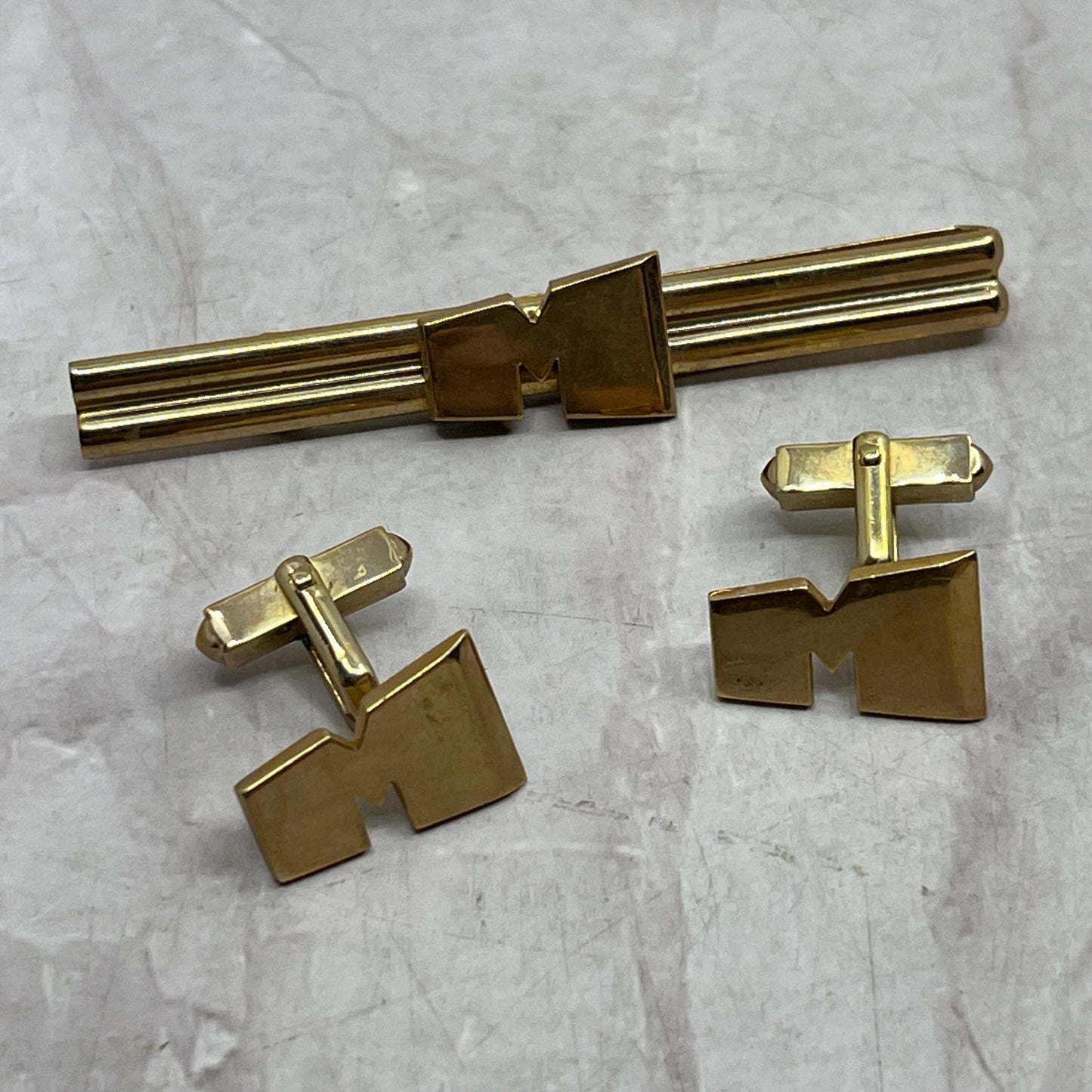 Swank MCM Mod Initial Monogram "M" or "W" Gold Tone Cufflinks & Tie Bar Sete SE5