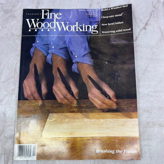 Brushing the Finish - Feb 1993 No 98 - Taunton's Fine Woodworking Magazine M35