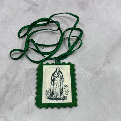 Vintage Immaculate Heart of Mary Fabric Prayer Medallion Necklace SB7