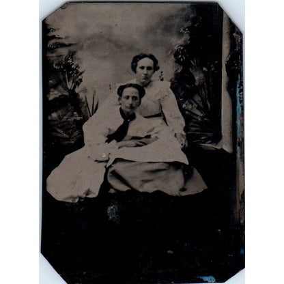 c1860 Tintype Photograph of 2 Sisters Posing 2x3" AE6