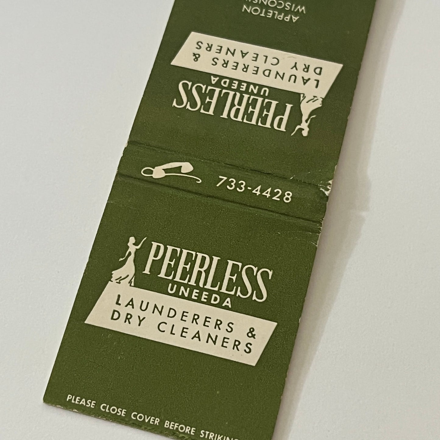 Peerless Uneeda Dry Cleaners Appleton WI Vintage Matchbook TB6-MB2-6