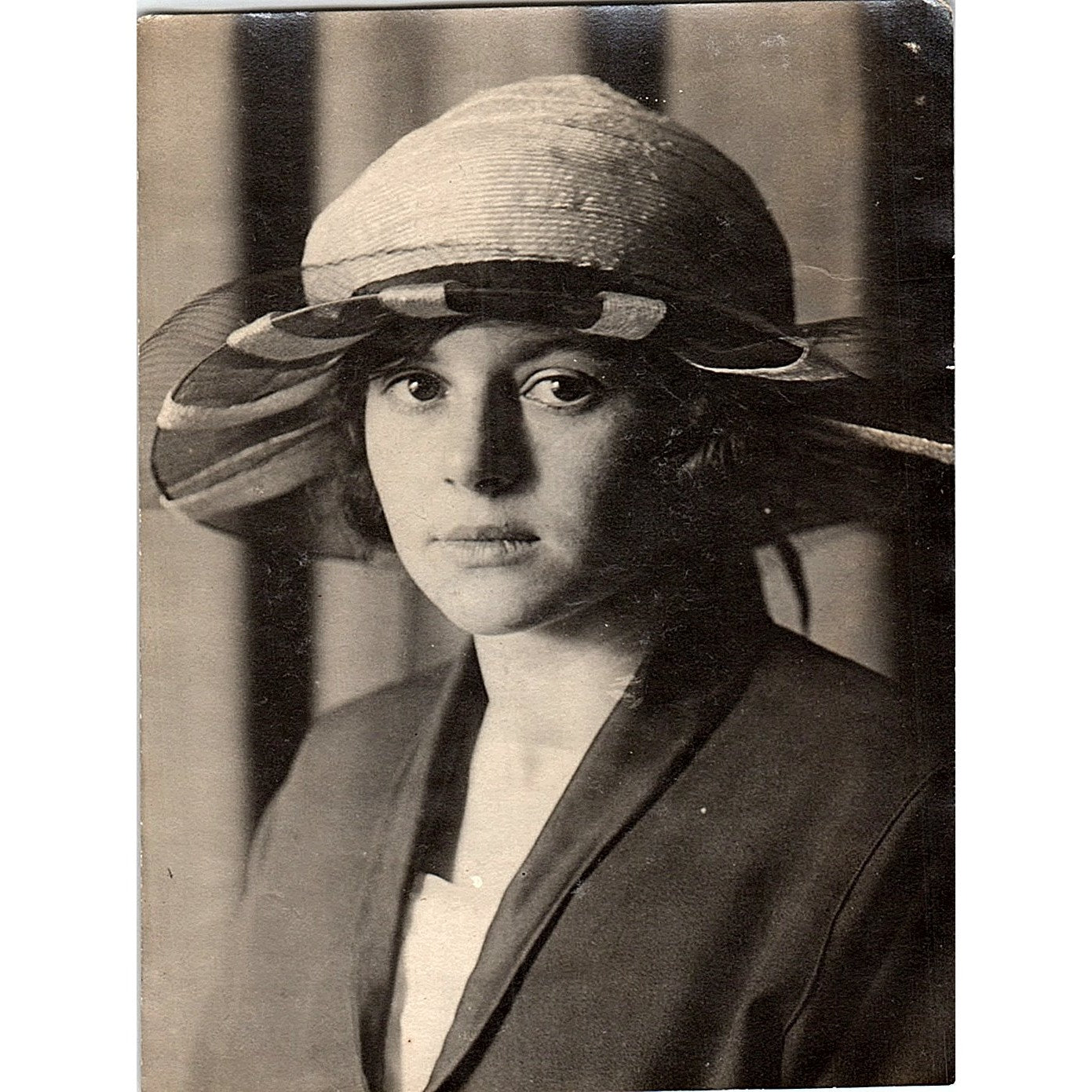 Vintage c1940 Photo Portrait of A Young Woman in a Fancy Hat 3x4" AF9-M3