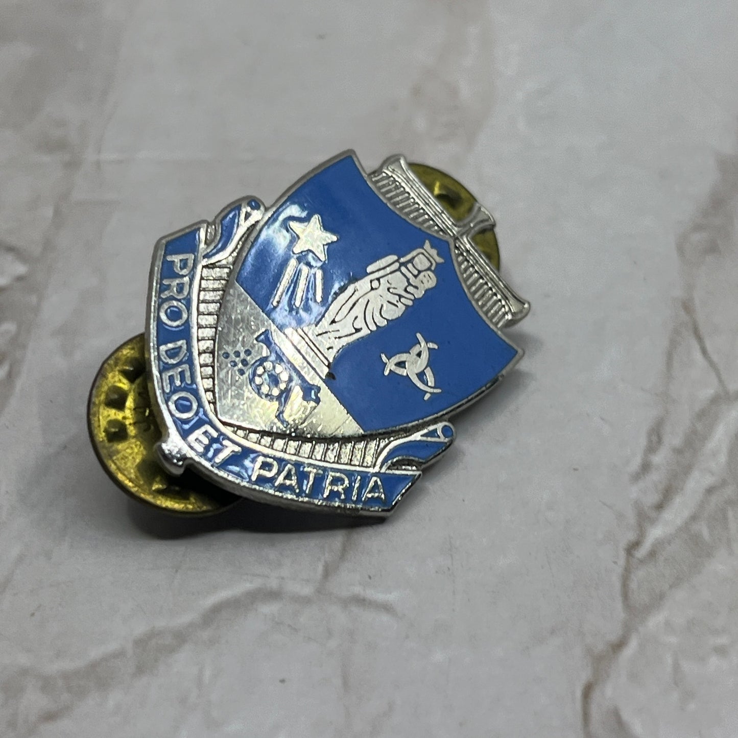 Vintage St Mary's University Enamel Pin Badge Pro Deo Et Patria SB3