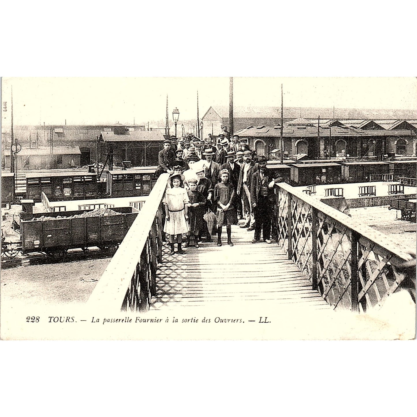 La Passerelle Fournier A La Sortie Des Ouvriers French Antique Postcard PE17