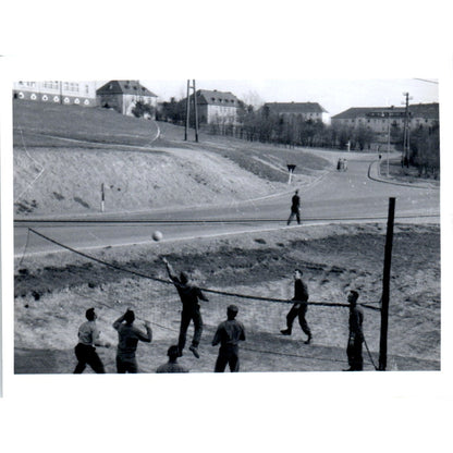 US Army Soldiers in Volleyball Game Postwar Germany c1954 Army Photo AF1-AP3