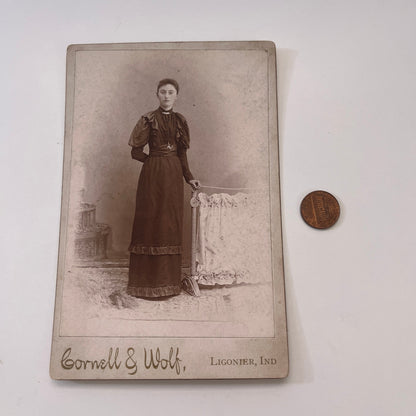 Young Lady in Black Cornell & Wolf Ligonier IN Antique Victorian CDV Card H4-2