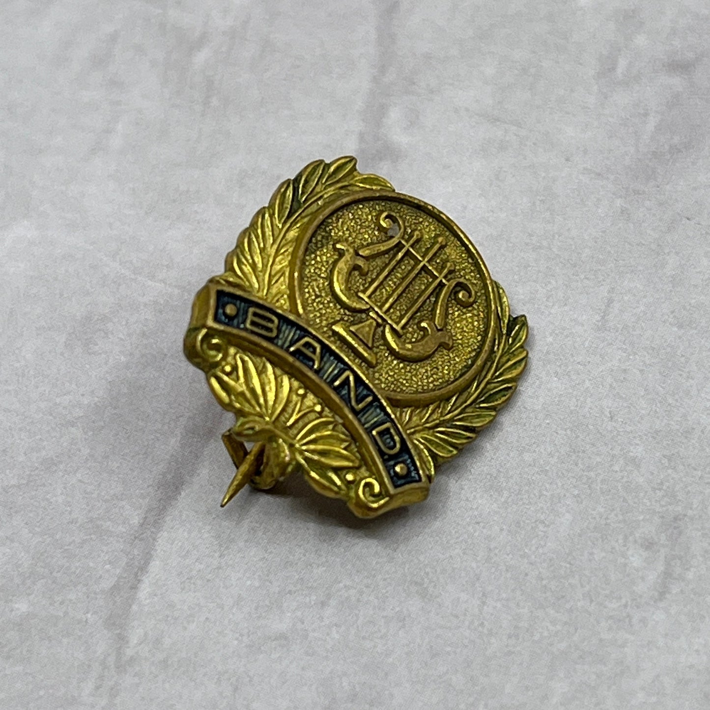 Vintage Gold Tone Band Harp Lapel Pin Pinback Button SB7-SPB
