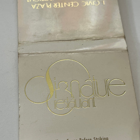 Signature Restaurant Hartford CT Civic Center Vintage Matchbook Cover TB6-MB1-8