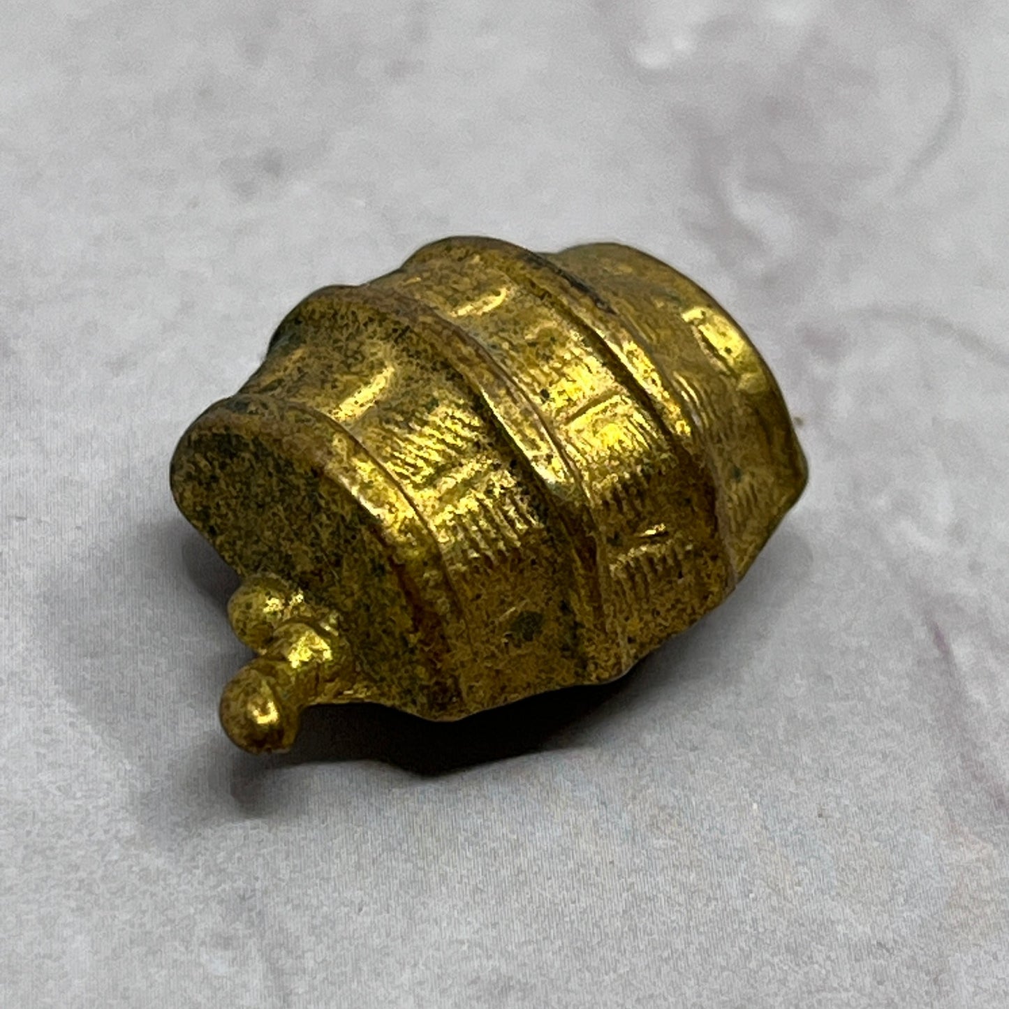 Vintage Gold Tone Potbelly Stove Magnet SB7