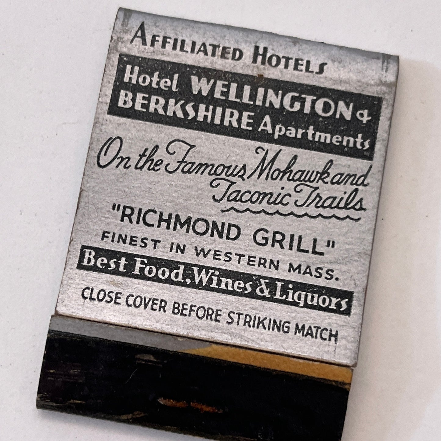 Hotel Richmond Berkshire Apartments Richmond Grill Matchbook Cover TB8-MB3-7