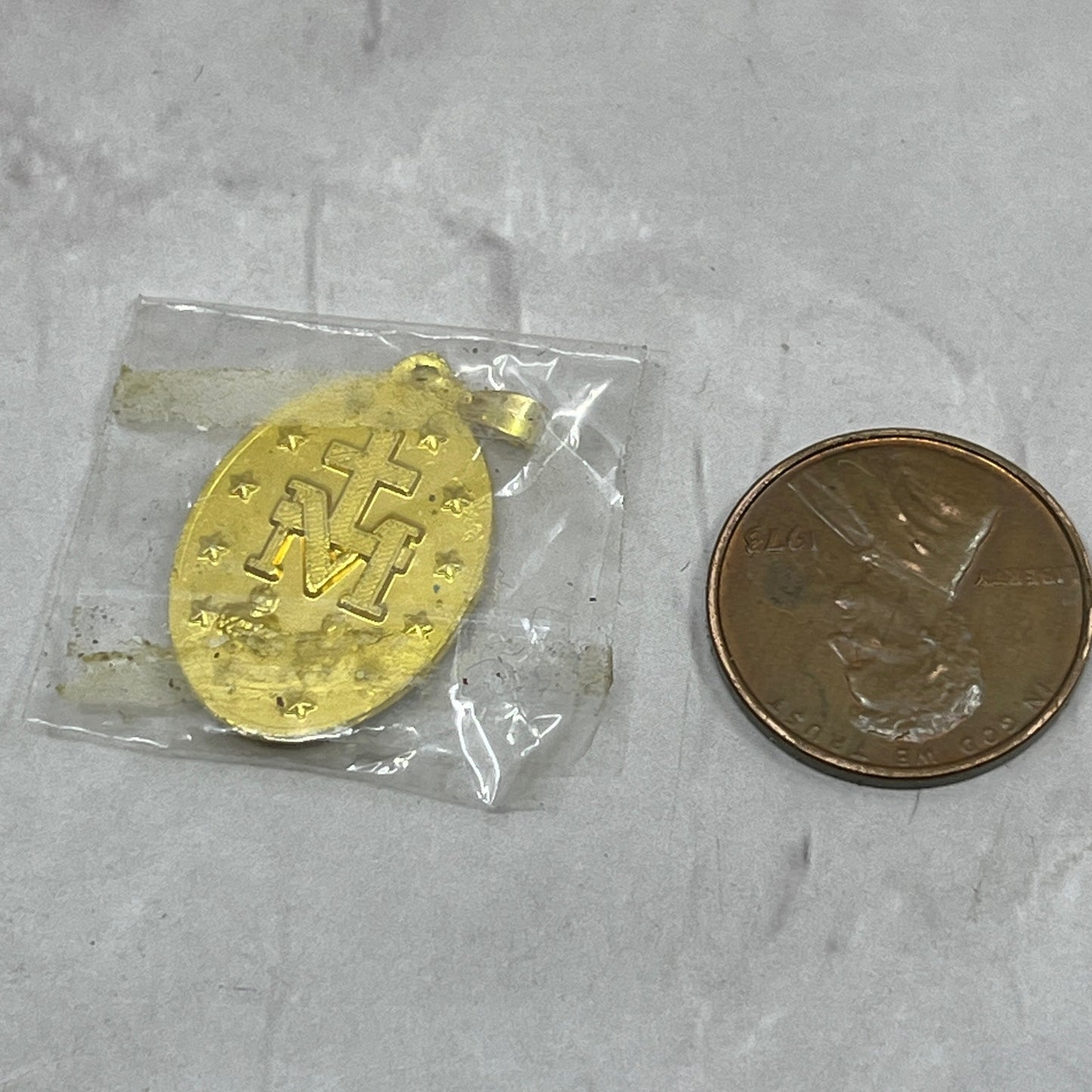 VTG Metal Gold Tone Virgin Mary Religious Catholic Charm Miraculous Medal 1" SB7