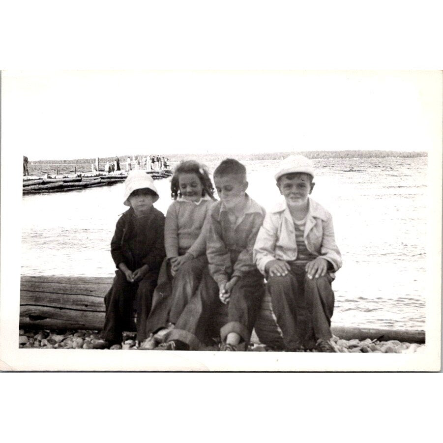 1946 Kids Sitting on Beach Ashland WI 4x6" Original Black and White Photo AI9-H4