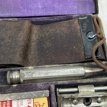 Antique Valet Auto Strop Razor in Original Metal Case Shaving Kit TI9