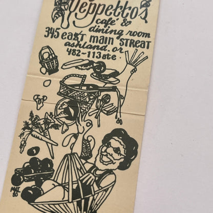 Geppetto's Cafe & Bar 395 East Main St Ashland OR Vintage Matchbook MB59-2