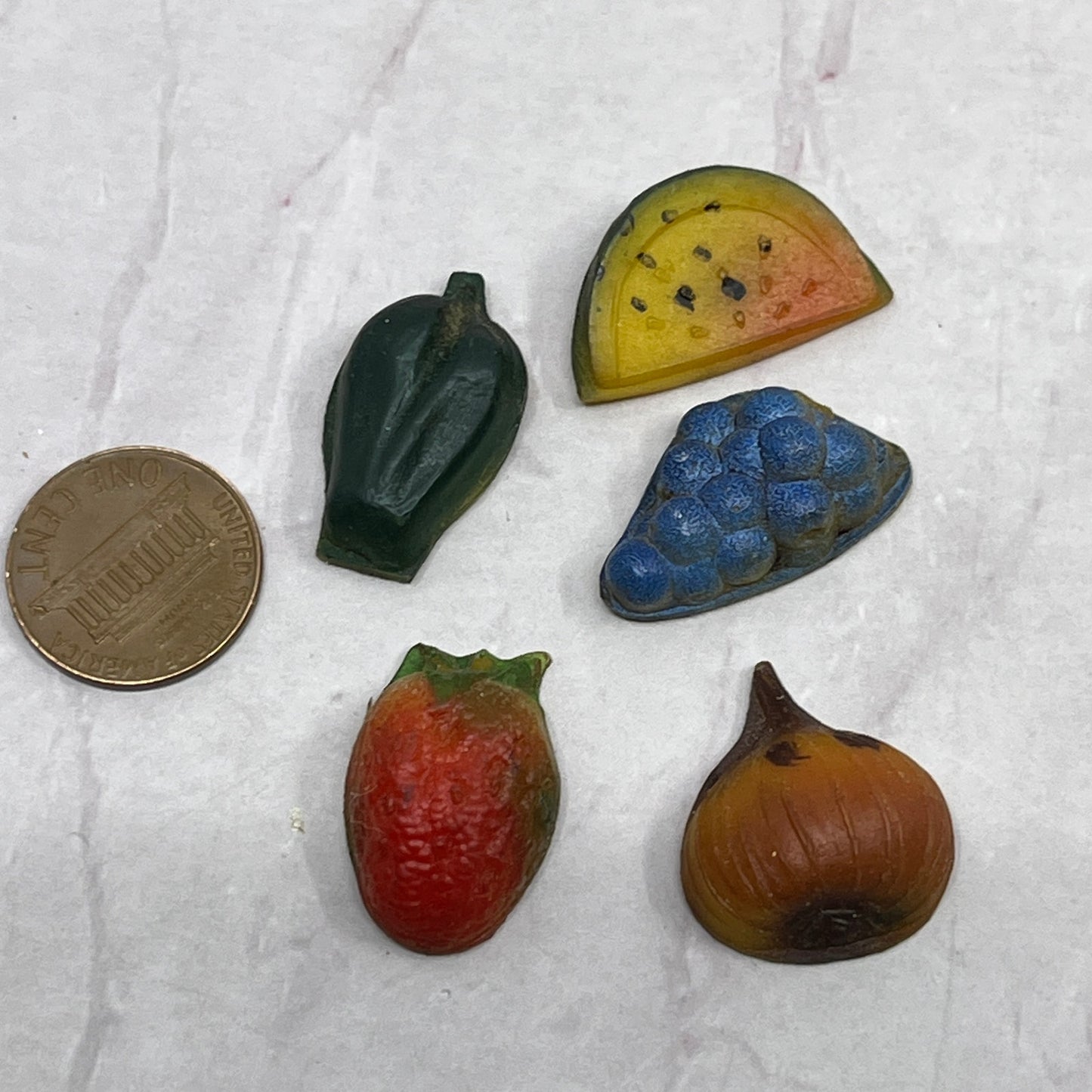 Vintage Lot of 5 Fruit & Vegetable Magnets Grapes Onion Strawberry SB7