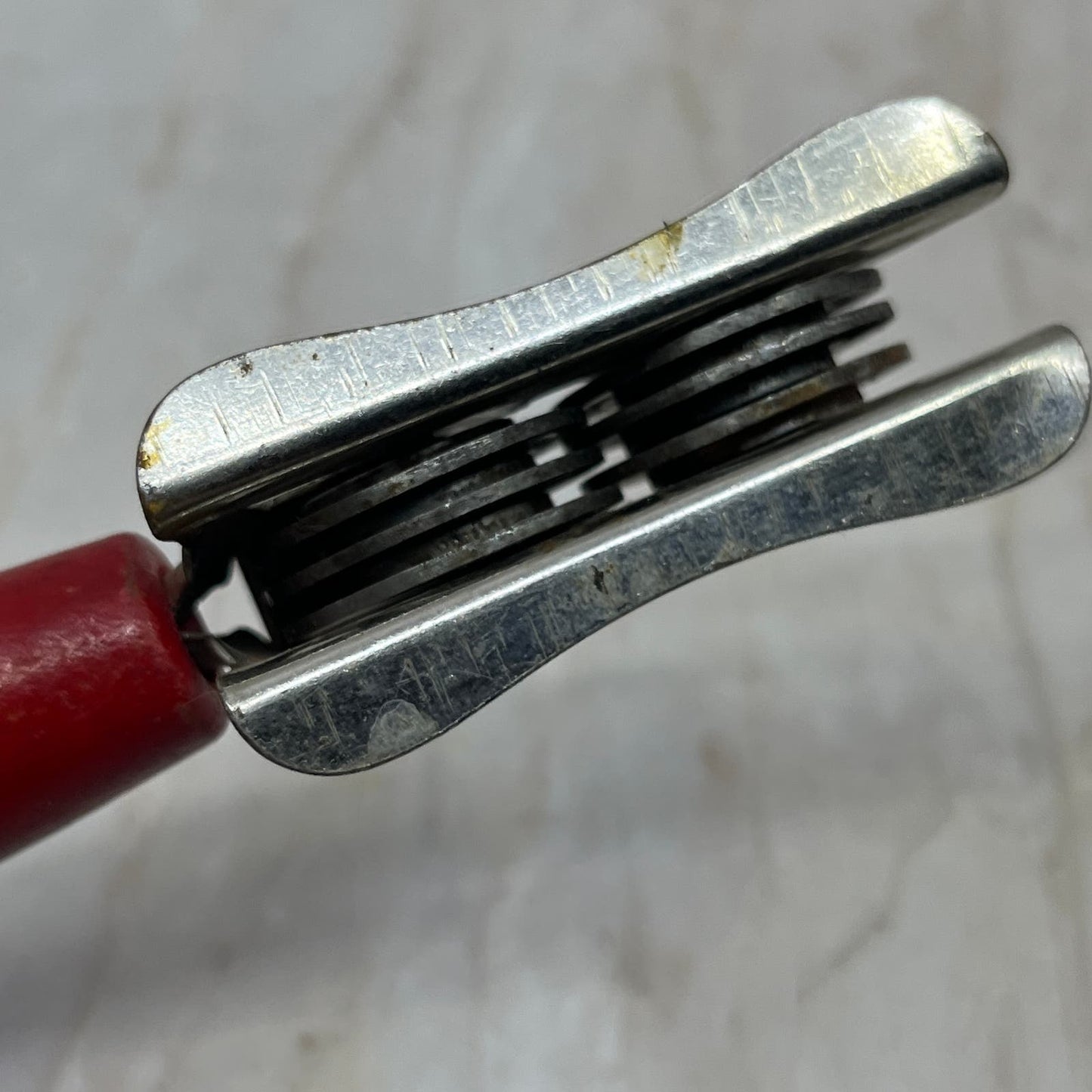 Vtg 1930's Eversharp VOOS Co New Haven, Conn Red Wood Handle Knife Sharpener TH5